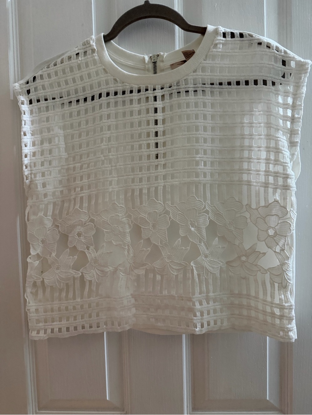 Forever 21 White Lace Grid Floral Sleeveless Top